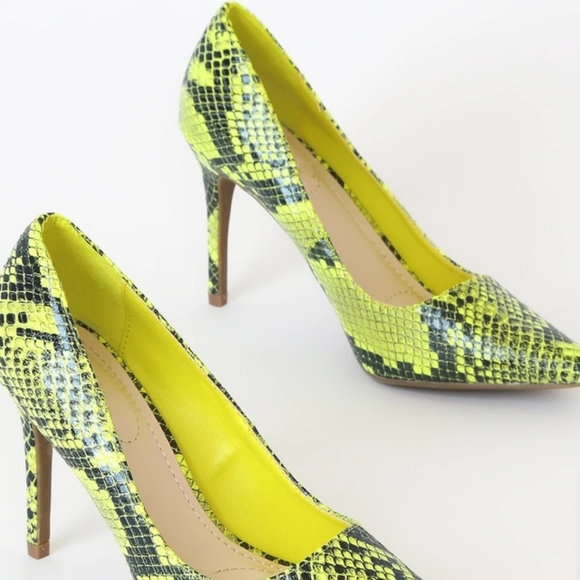Lulu's Mo Neon zyellow Snake Pointed Toe Pumps - Picture 4 of 7